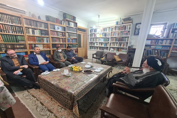دیدار معاون استاندار و فرماندار شهرستان مشهد مقدس با آیت الله سیدان