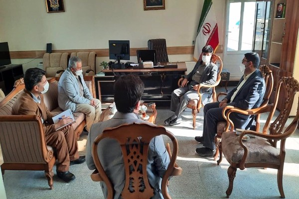 نشست اعضای هیئت مدیره انجمن خبرنگاران طرقبه شاندیز با فرماندار شهرستان برگزار شد 